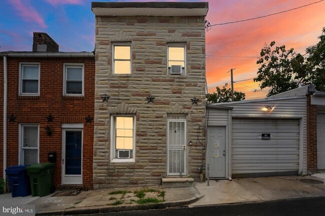 Building Photo - 308 S Castle St