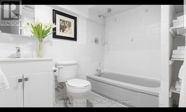 Photo - 1133 Dufferin St