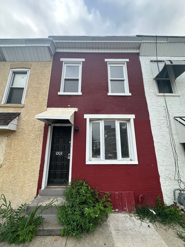 Building Photo - 2 Bedroom, 1 Bath Town Home
