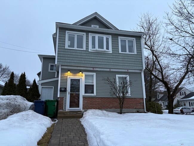 Building Photo - 312 Cherry St