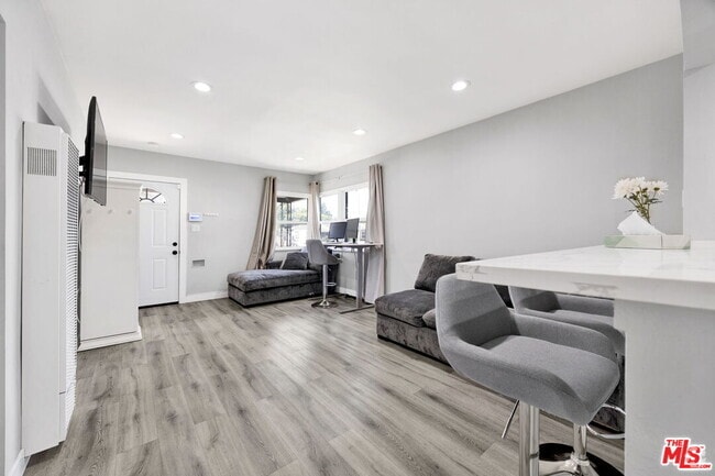 Building Photo - 201 E 91st St Rental