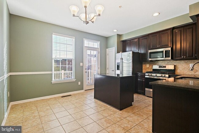 Photo - 7423 Rigby Pl