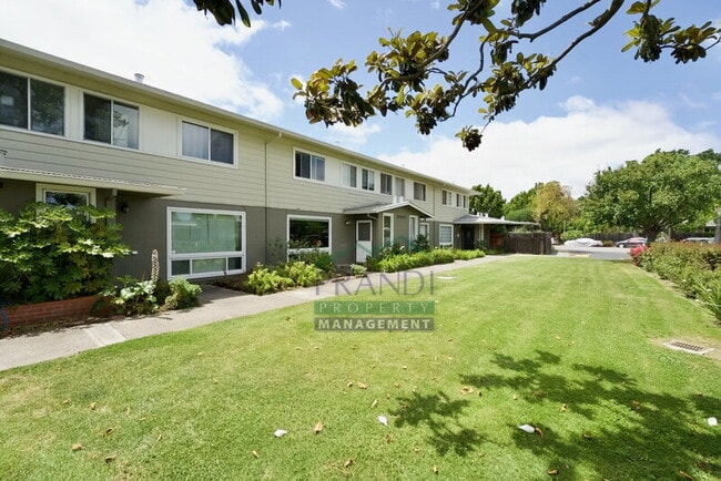 Building Photo - 1032 Los Gamos Rd Unit D
