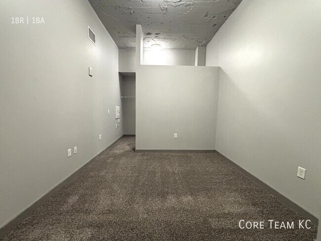 306 E 12th St Unit 202