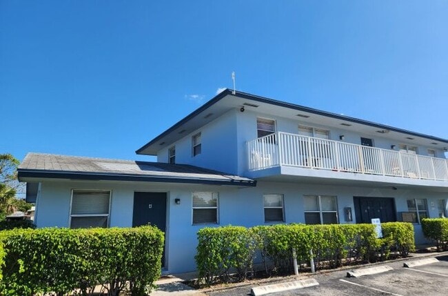 Building Photo - 1100 W Blue Heron Blvd Rental