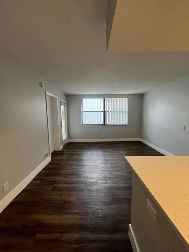 Photo - ONE BEDROOM ONE BATHROOM! WATERFRONT COMMUNITY! Unidad 21