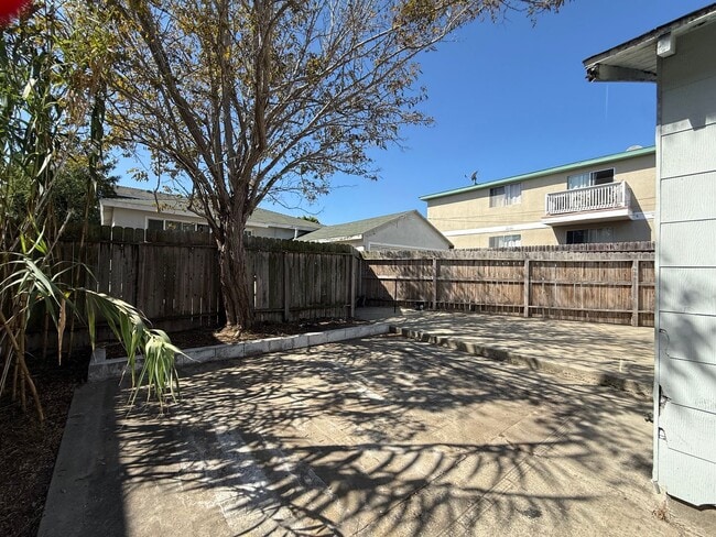 Photo - 2014 Ruhland Ave Unit Front