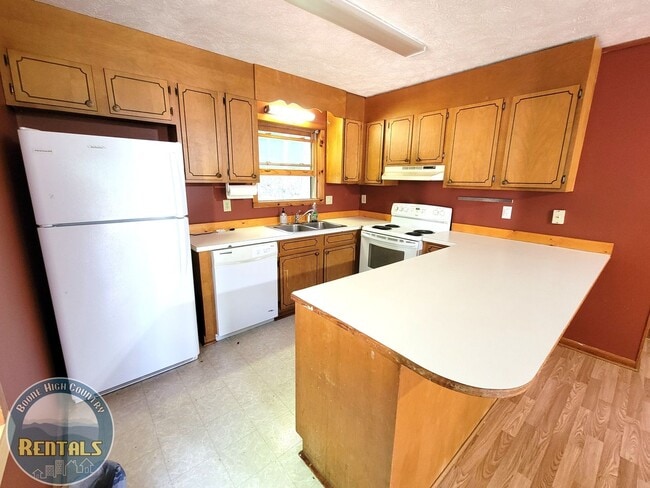 Photo - 2bd/1ba Upstairs Duplex Off Howard's Creek