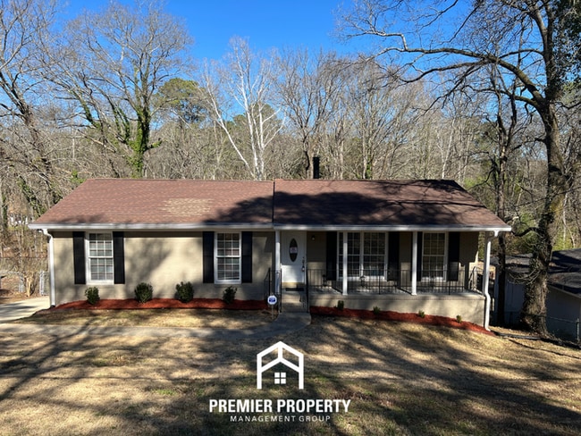 Building Photo - Spacious 3BR/2BA Birmingham Home w/ 2-Car Garage, Vaulted Ceilings & Fenced Yard - 35235