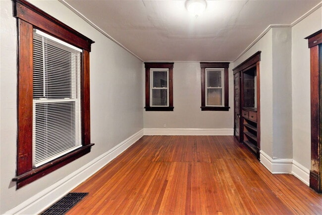 Photo - 1410 Indianola Ave Unit F