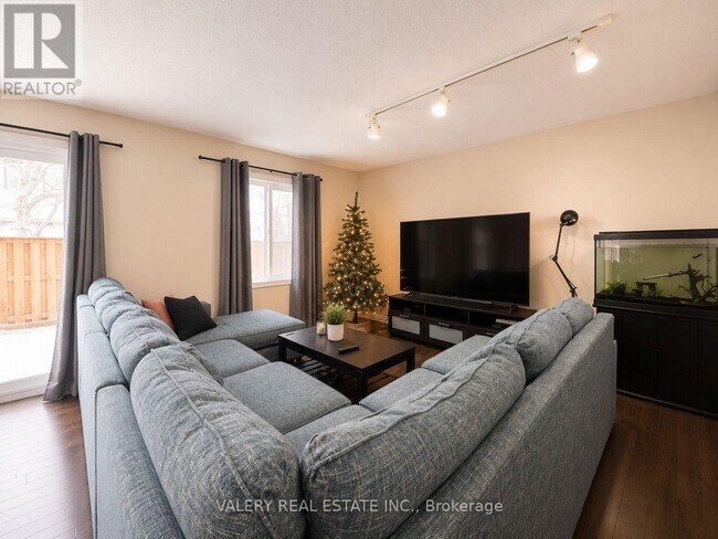 Photo - 45 Hansen Rd N