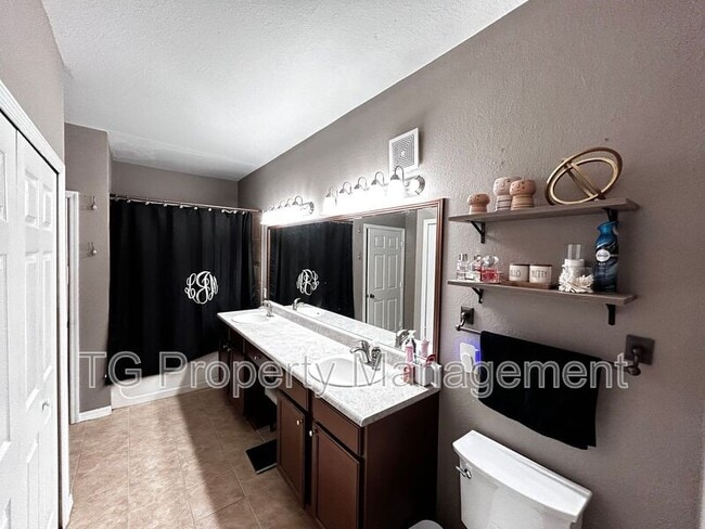 Photo - 7800 Point Meadows Dr