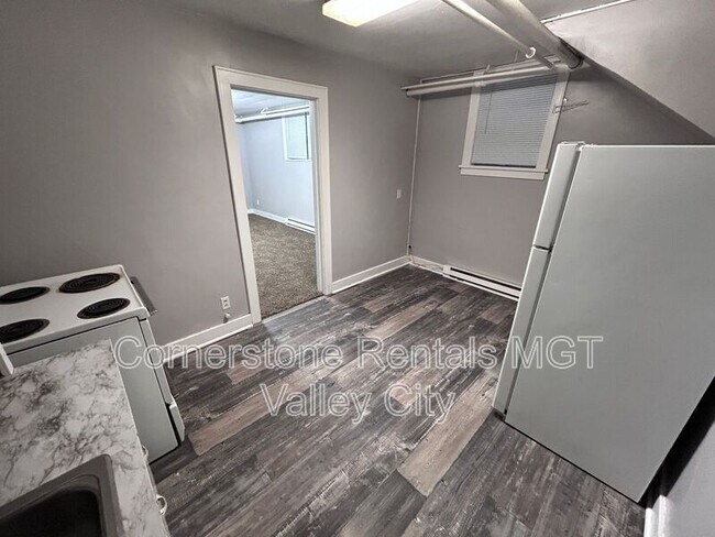 Photo - 208 5th Ave SW