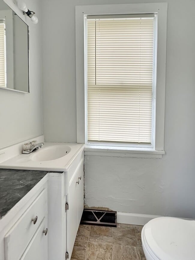 Photo - 1068 Godfrey Ave SW