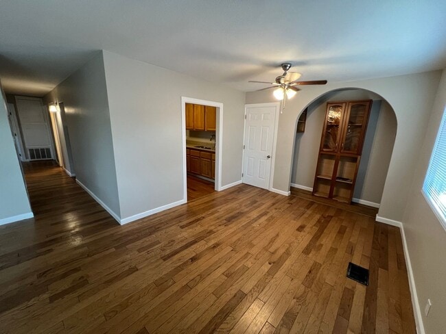 Photo - 2301 E Brooks Ave