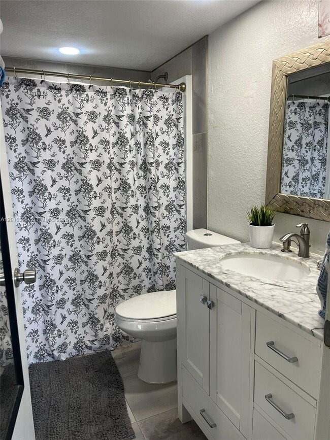 Photo - 2735 W 52nd St Unidad 502