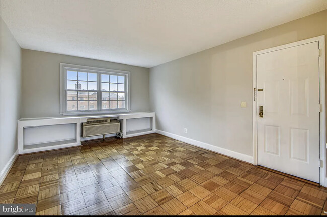 Photo - 1624 W Abingdon Dr Condo Unit 302