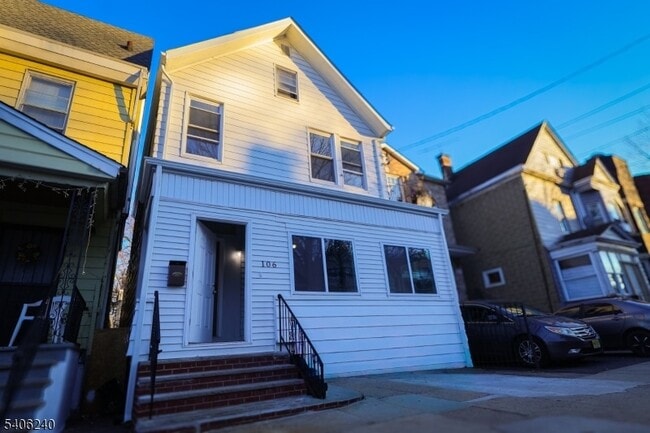 Building Photo - 106 S 11th St