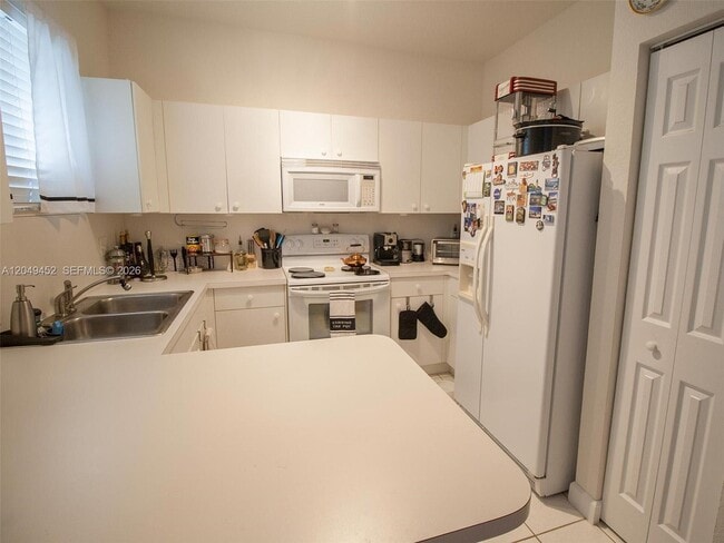 Photo - 2728 NE 3rd Ct Unidad 206
