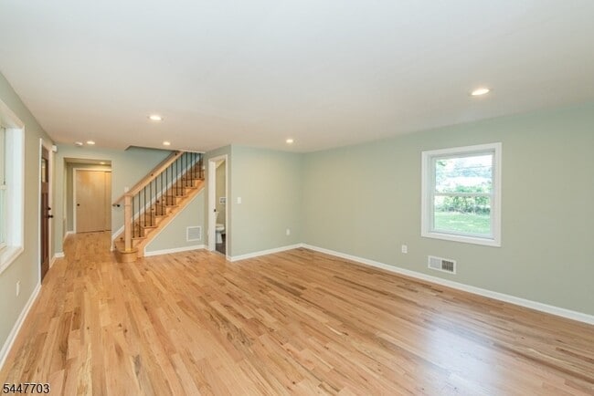 Photo - 77 River Rd