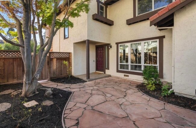 Photo - 725 Old Creek Rd