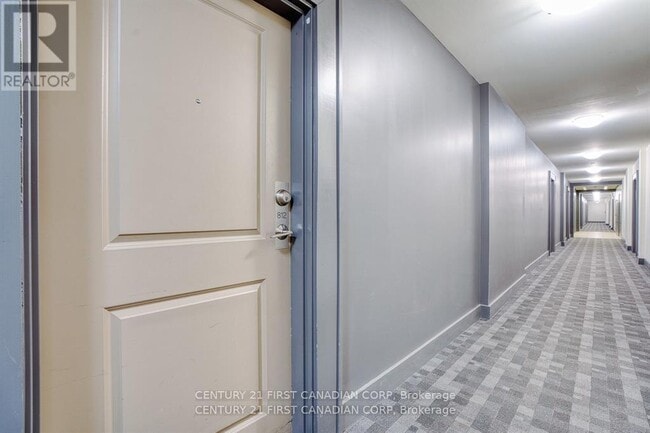 Photo - 240 Villagewalk Blvd Unité 812