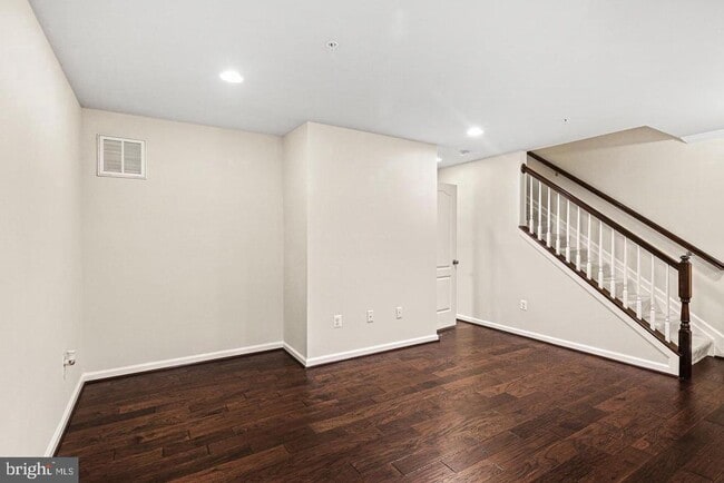 Building Photo - 1316 Hawthorn Dr