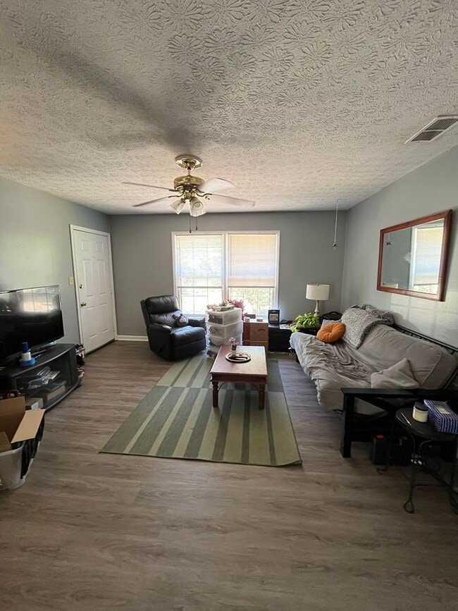 Photo - 2BR/ 2Bath on Eastside! Available end of July 2026