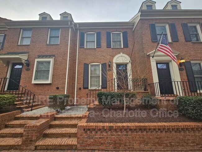 Photo - 520 N Poplar St