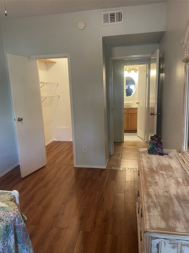 Photo - 7135 N Holiday Dr