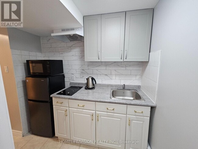 Photo - 596 Skinner Ave