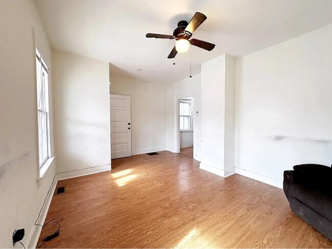 Photo - 371 Nichols St