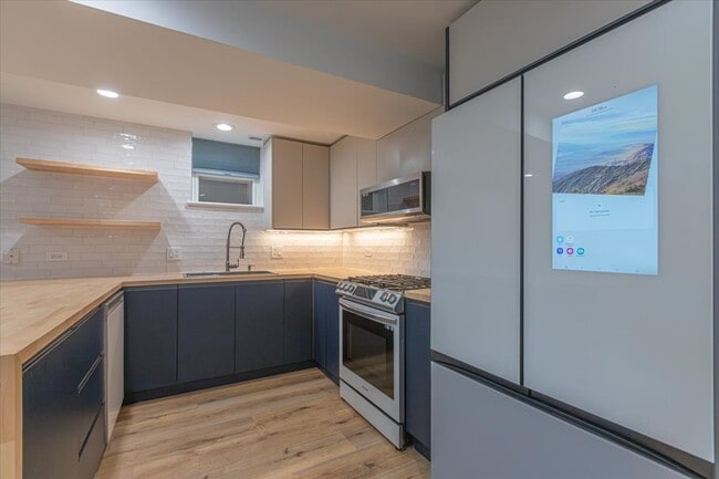 Photo - 1732 W Beach Ave