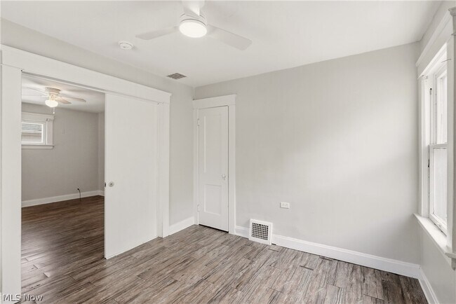 Photo - 515 E 143rd St Unidad Downstairs
