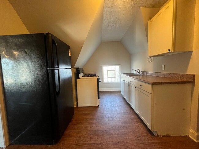 Photo - 666 Sims Ave Unit 3