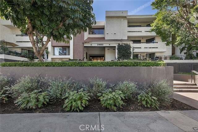 Photo - 21650 Burbank Blvd Unidad 111 Rental