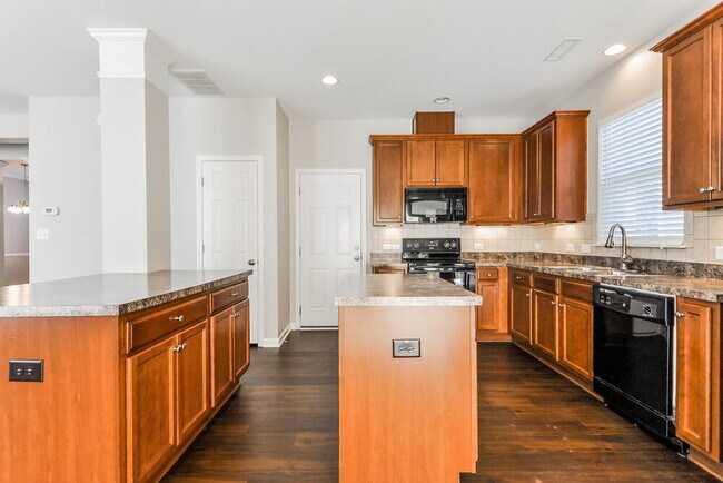 Photo - 698 Shefford Town Dr