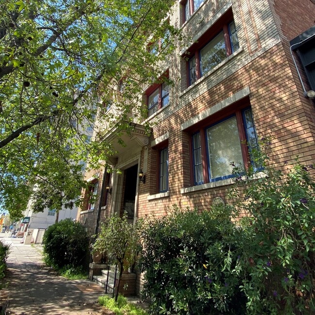 Photo - Regent Darien Apartments LLC.