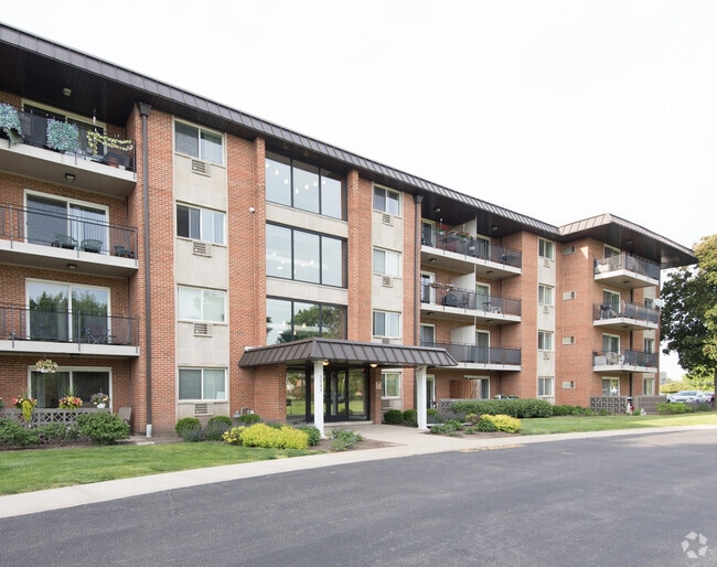 Building Photo - 2234 S Goebbert Rd Unit 215 Rental