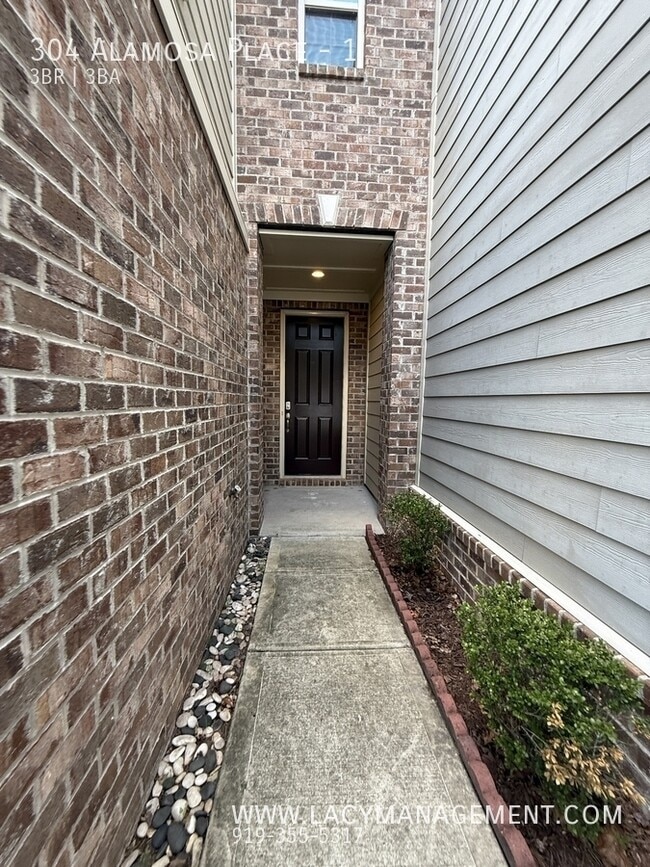 Photo - 304 Alamosa Pl