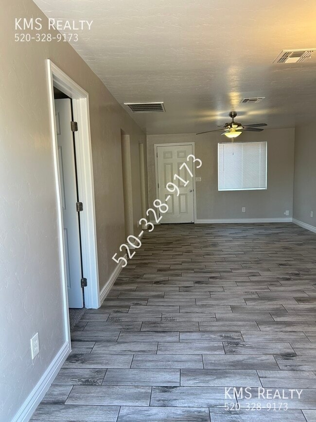 Photo - 302 E District St