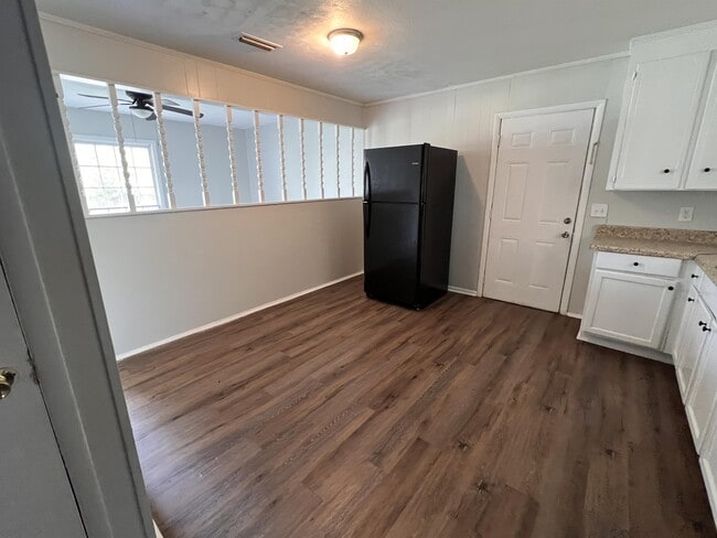 Photo - 106 Whiteoak Cir