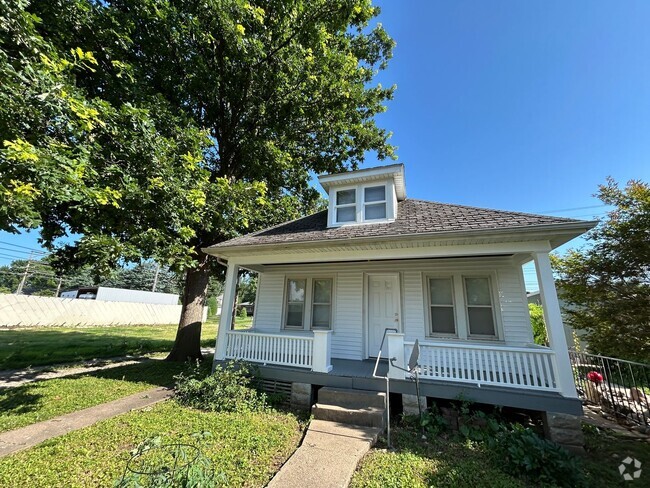 Building Photo - 2023 Broadway St Unit 2023 Broadway St. Rear Rental