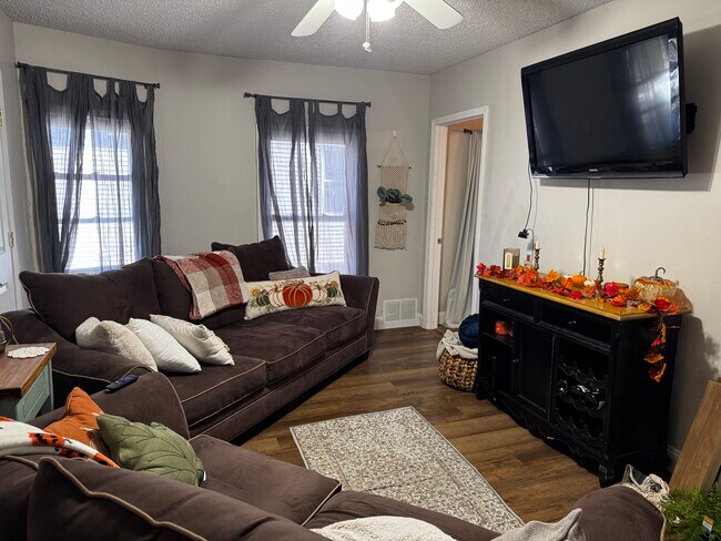 Photo - 104 Chapin St