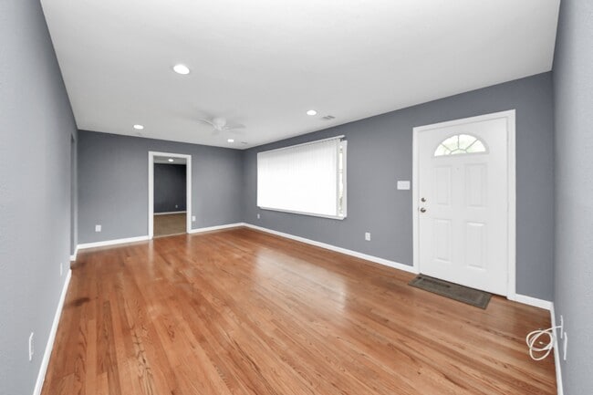 Photo - 10021 Hazelhurst Dr