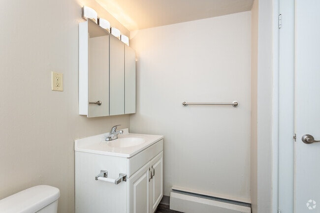 2 habitaciones, 1 baño - 825 pies cuadrados - Baño