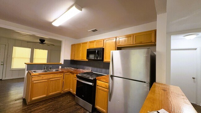 Photo - 1743 E Crockett St