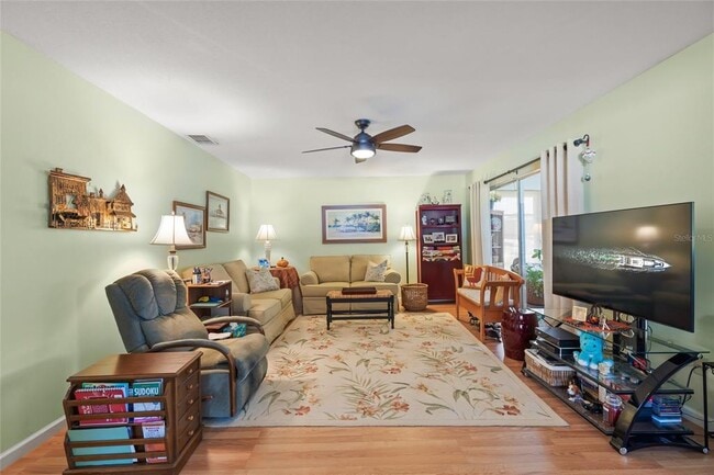 Photo - 1325 Glen Oaks Dr E