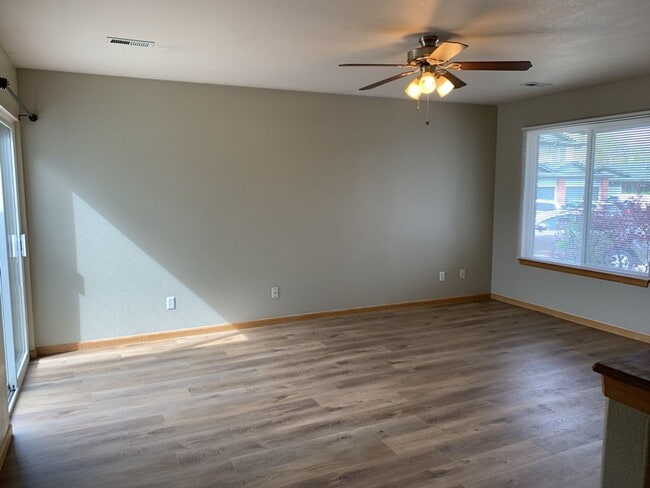 Photo - 3 Bed, 2 Bath Duplex in West Fort Collins close to Foothills