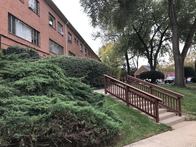 Westover Court Apartments